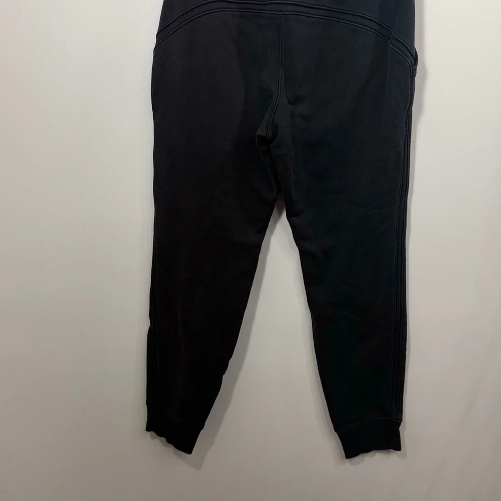 Lululemon women’s black sweatpants joggers size 6.